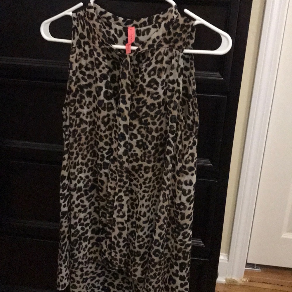 Sleeveless leopard top
